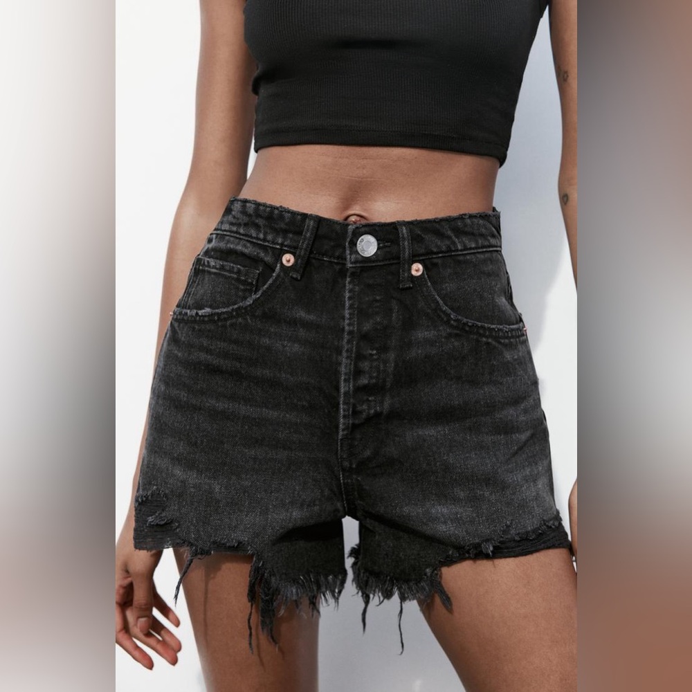 NWT Zara High Waist Ripped TRF Denim Shorts in Black  Size 2